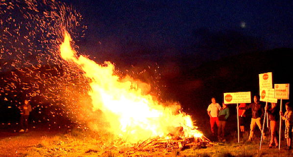 220 KV Feuer in den Alpen