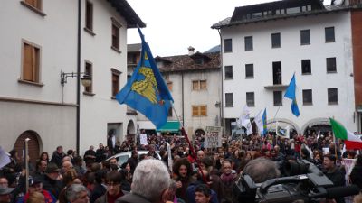 Paluzza no elettrodotto
